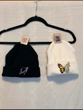 Black Planet & White Butterfly Beanie Set